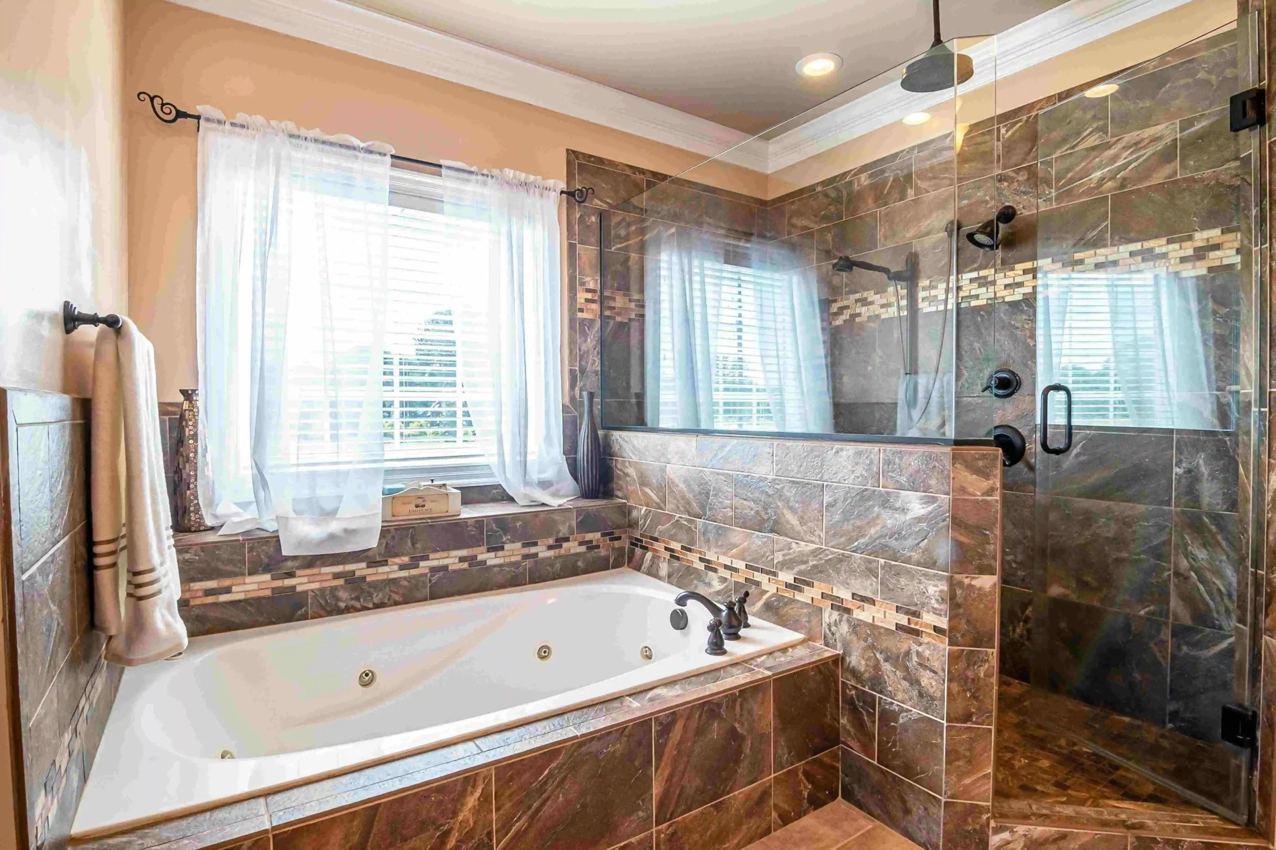 Bathroom shower and bathtub repair and replacement in a Palm Coast, FL home